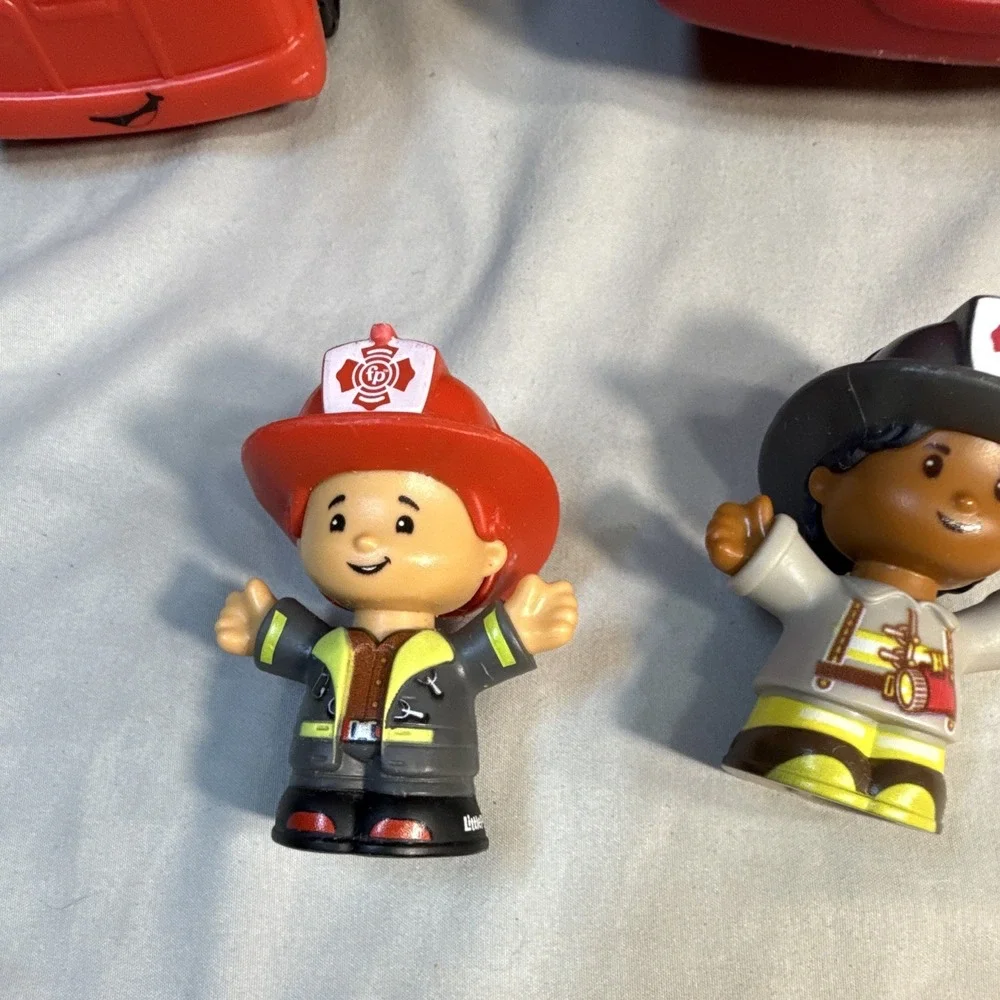 Fisher-Price Little People Fire Truck & Ladder Truck w/ 2 Figures M0127 2012